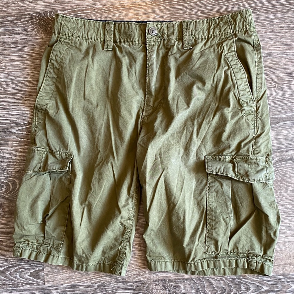 Banana Republic Cargo shorts Size 32 green
